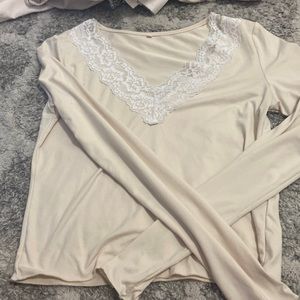 Long sleeve crop top looks good with anything and is new never worn.